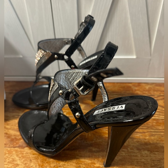 Versace heels like new with box black/rhinestones - Picture 2 of 13